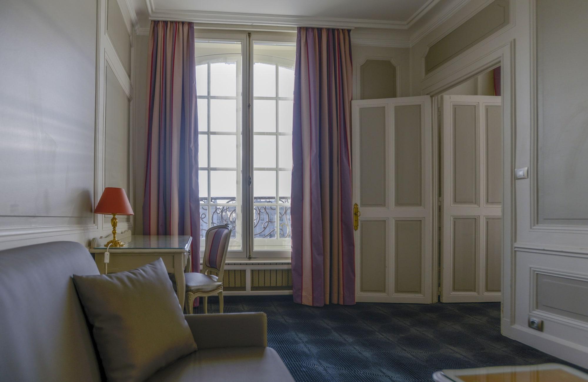 Grand Hotel De La Reine - Place Stanislas Nancy Bagian luar foto